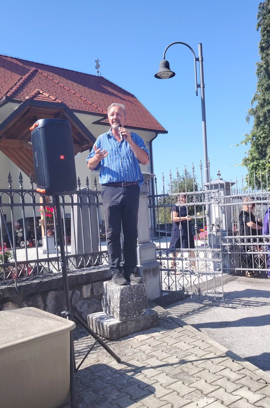 ŽUPAN OBČINE MORAVČE MILAN BALAŽIC  V BOJU NA DVEH FRONTAH Z NAŠIM DENARJEM: TOŽI DRŽAVO,  KAZENSKO OVADIL OBČINSKEGA SVETNIKA ROMANA CERARJA,  KI MU BDI NAD DEJANJI